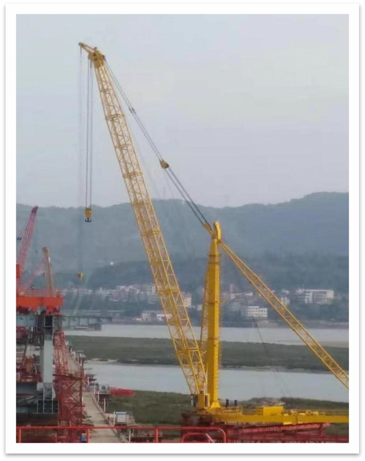 中鐵二局第五工程有限公司2臺(tái)55T桅桿式起重機(jī)