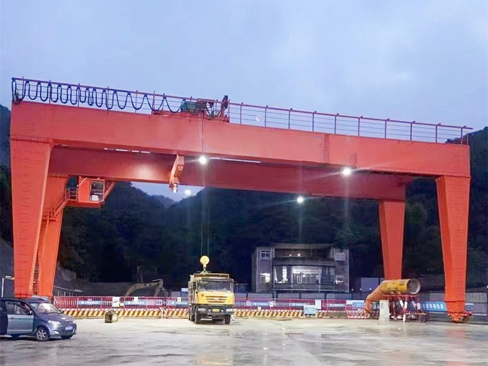 南京龍門吊廠家、電動雙主梁門式起重機型號、參數(shù)、價格