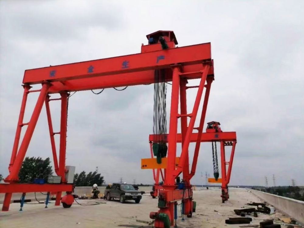 路橋門機(jī)、提梁機(jī)、無軌自行走門式起重機(jī)生產(chǎn)制造、安裝調(diào)試