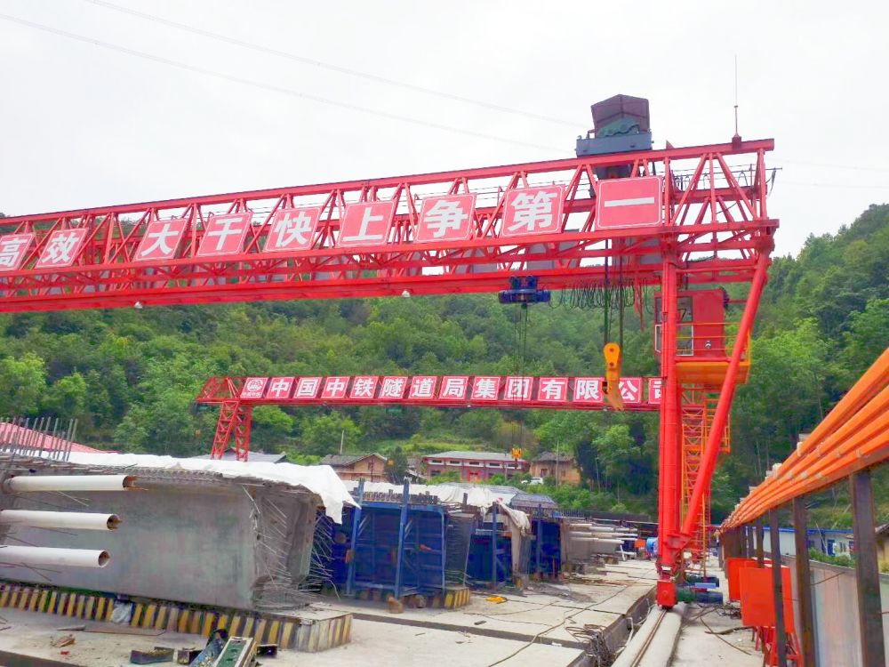 廣西來(lái)賓提梁機(jī)、路橋門(mén)機(jī)、龍門(mén)吊廠家銷(xiāo)售安裝維修