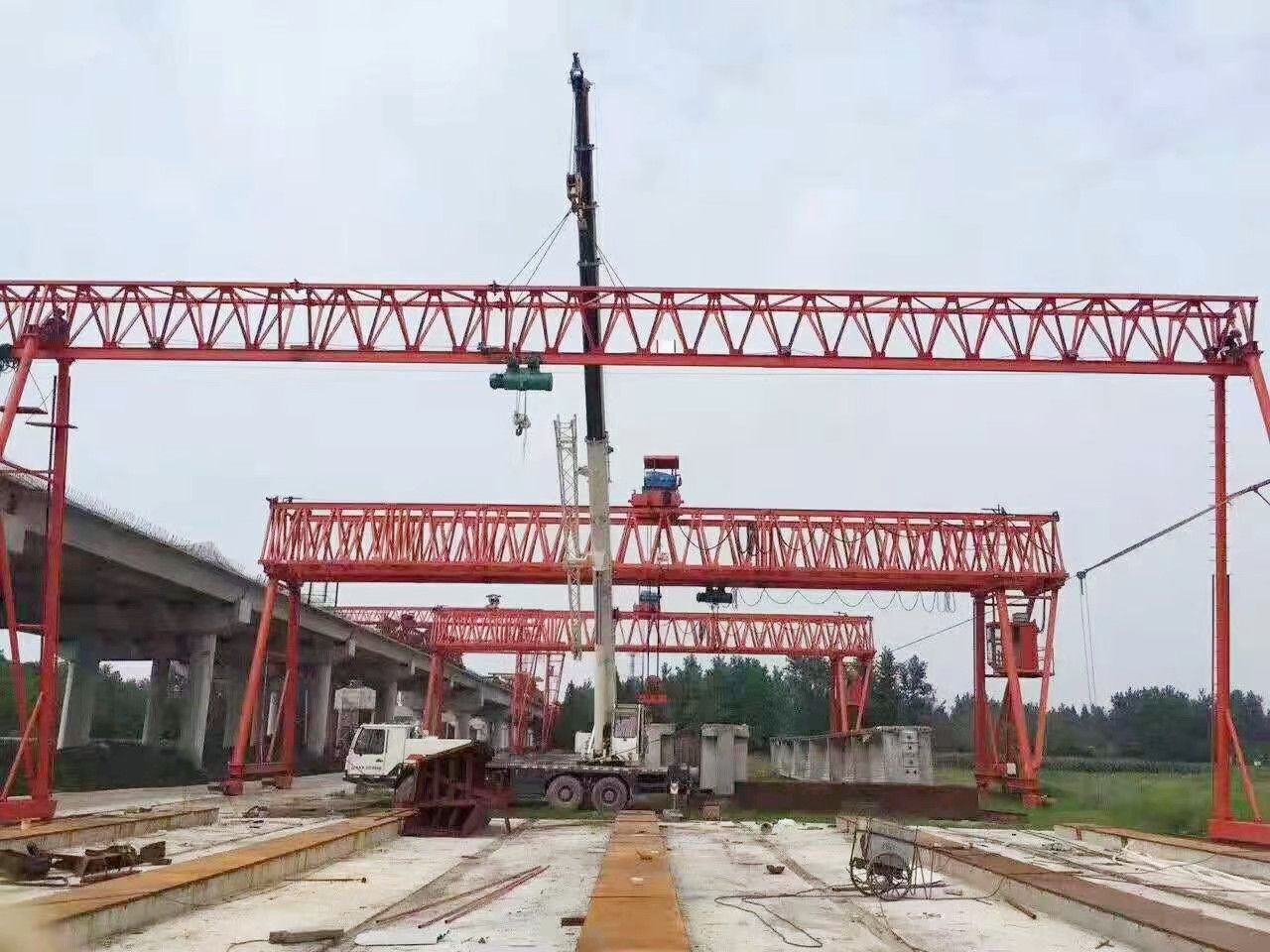 瀘州龍門吊、提梁機(jī)、工程門式起重機(jī)廠家銷售服務(wù)