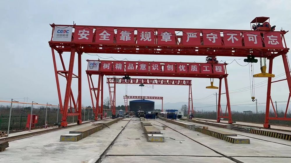 路橋門機(jī)、提梁門式起重機(jī)、提梁機(jī)、梁場龍門吊廠家報價
