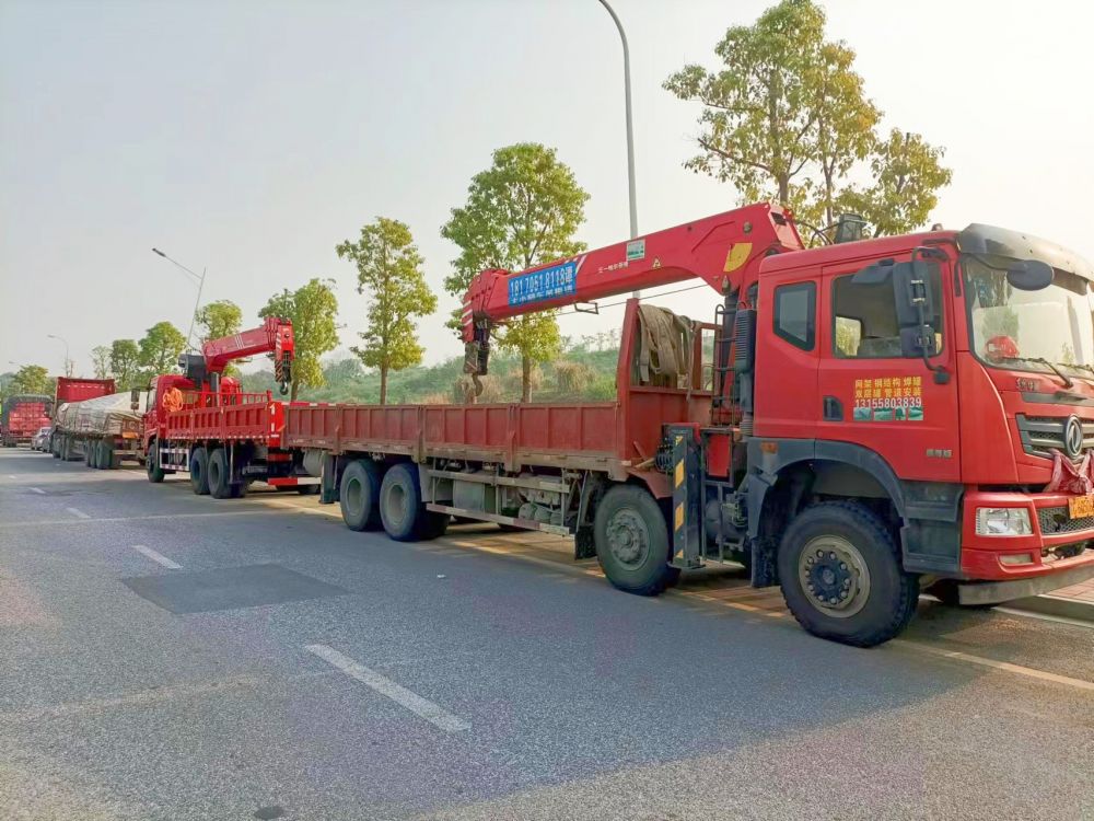 宜春市8~200t隨車(chē)吊、汽車(chē)吊出租租賃、吊裝卸車(chē)、搬遷運(yùn)輸