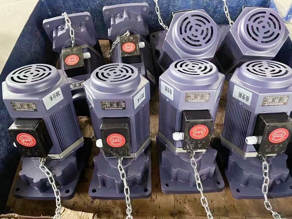 呼和浩特起重運(yùn)行電機(jī)、河南新鄉(xiāng)大信三合一電機(jī)減速器