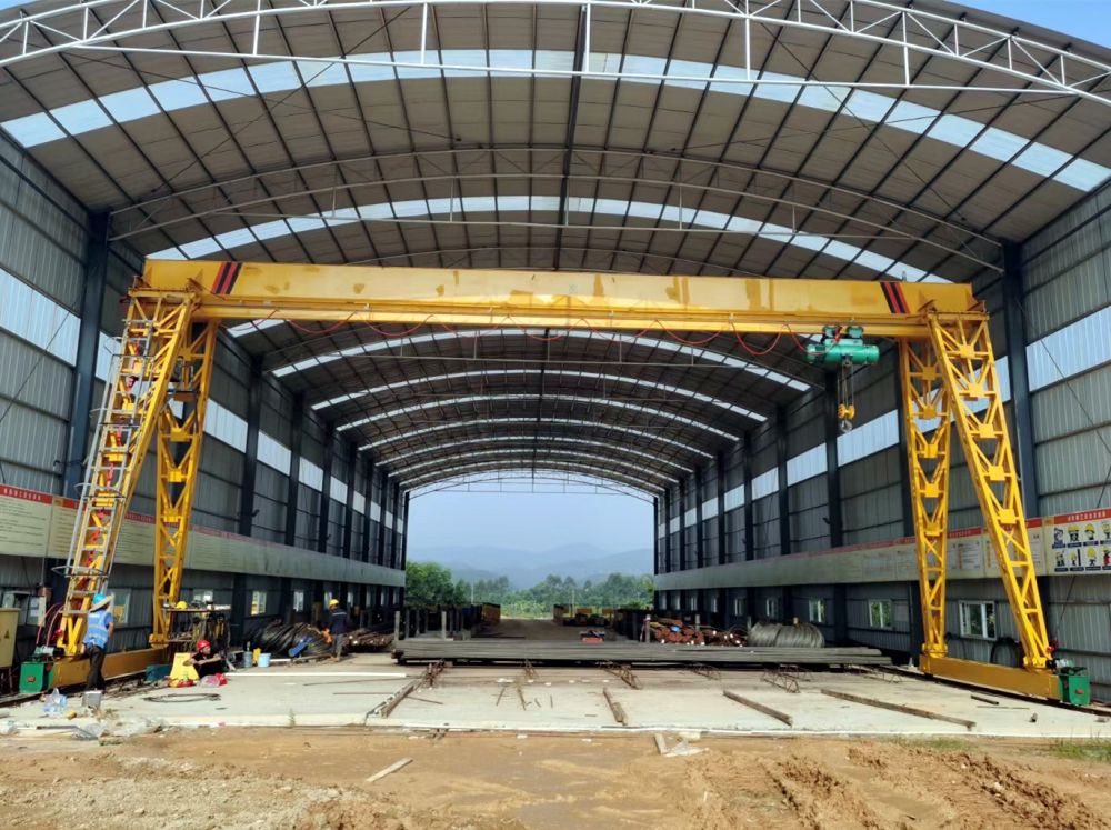 安陽龍門吊廠家、電動(dòng)單梁門式起重機(jī)型號、參數(shù)及安裝維修價(jià)格