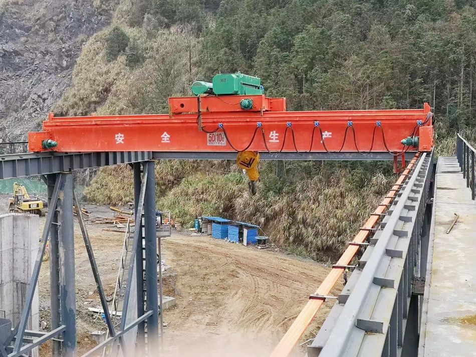 海南起重機(jī)、?？跇蚴狡鹬貦C(jī)、LH型電動(dòng)葫蘆雙梁起重機(jī)