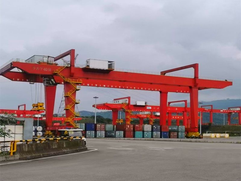 U型集裝箱門式起重機、集裝箱龍門吊廠家品牌、設(shè)計制造、安裝維修
