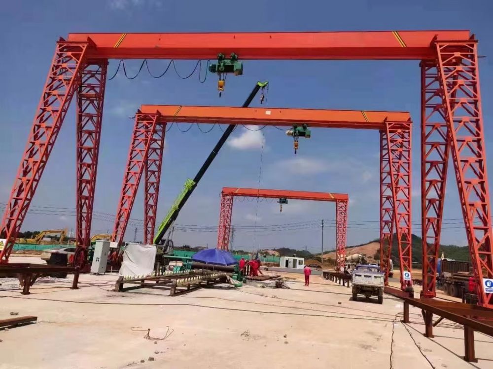 山東龍門(mén)吊廠家報(bào)價(jià)、MH型電動(dòng)單梁門(mén)式起重機(jī)