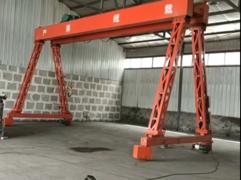 龍門吊生產(chǎn)廠家、電動無軌自行走門式起重機