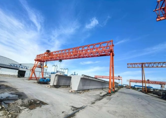 信陽龍門吊、制梁場門式起重機制造、出租租賃、安裝維修