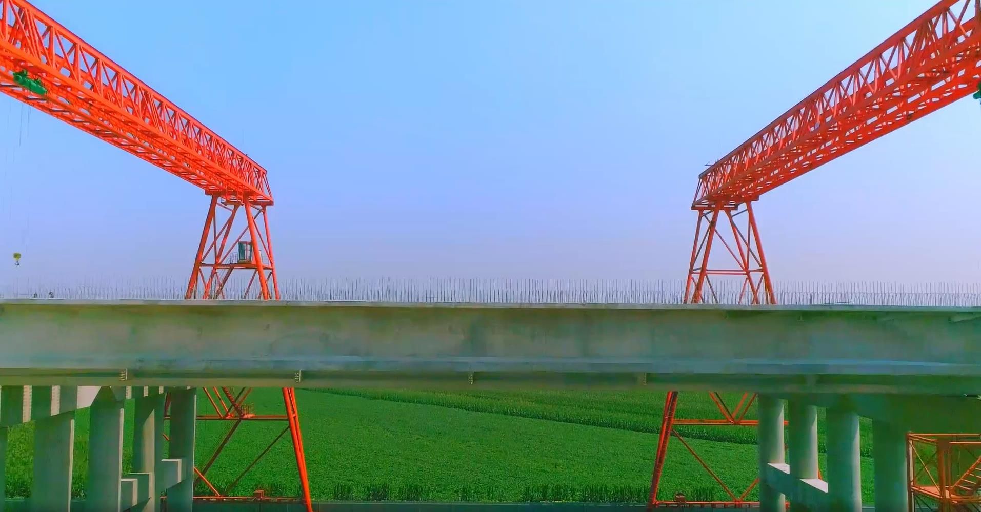 架橋門(mén)式起重機(jī).jpg