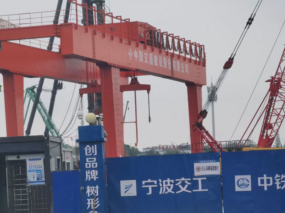 地鐵出渣機、雙梁門式起重機、龍門吊出渣機