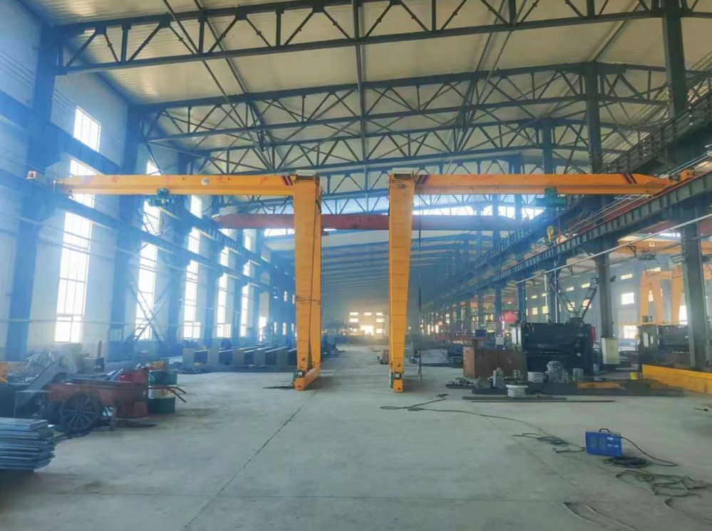 河南龍門吊廠家、BMH型半腿單梁門式起重機(jī)價(jià)格