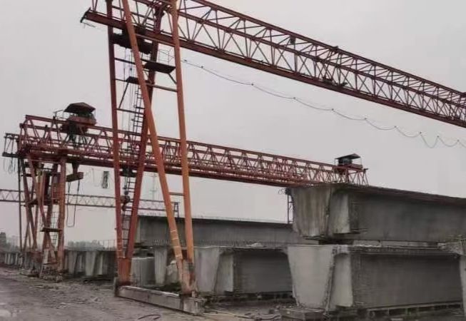 河南提梁機廠家、路橋門式起重機、路橋門機、工程龍門吊生產(chǎn)租賃