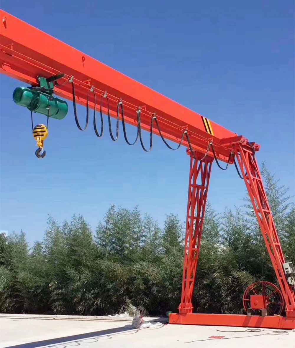 電動(dòng)單梁門式起重機(jī).jpg