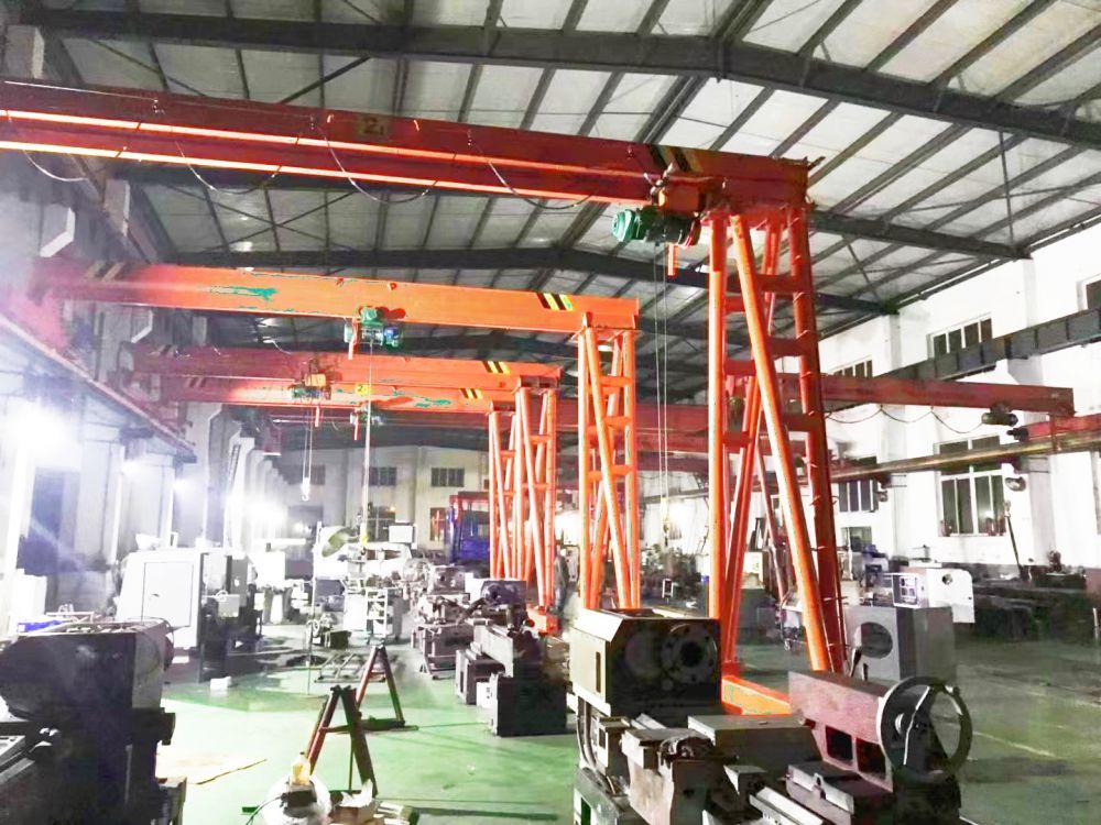 龍門吊廠家品牌、BMH型半腿門式起重機制造安裝維修