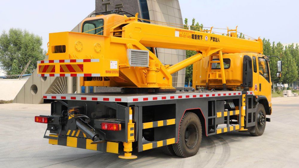 汽車(chē)起重機(jī)維護(hù)保養(yǎng)內(nèi)容，小型汽車(chē)吊維護(hù)保養(yǎng)注意事項(xiàng)