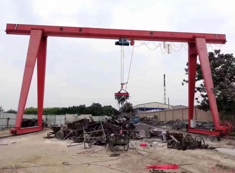 上海龍門(mén)吊廠家、電磁吸盤(pán)電動(dòng)單梁門(mén)式起重機(jī)