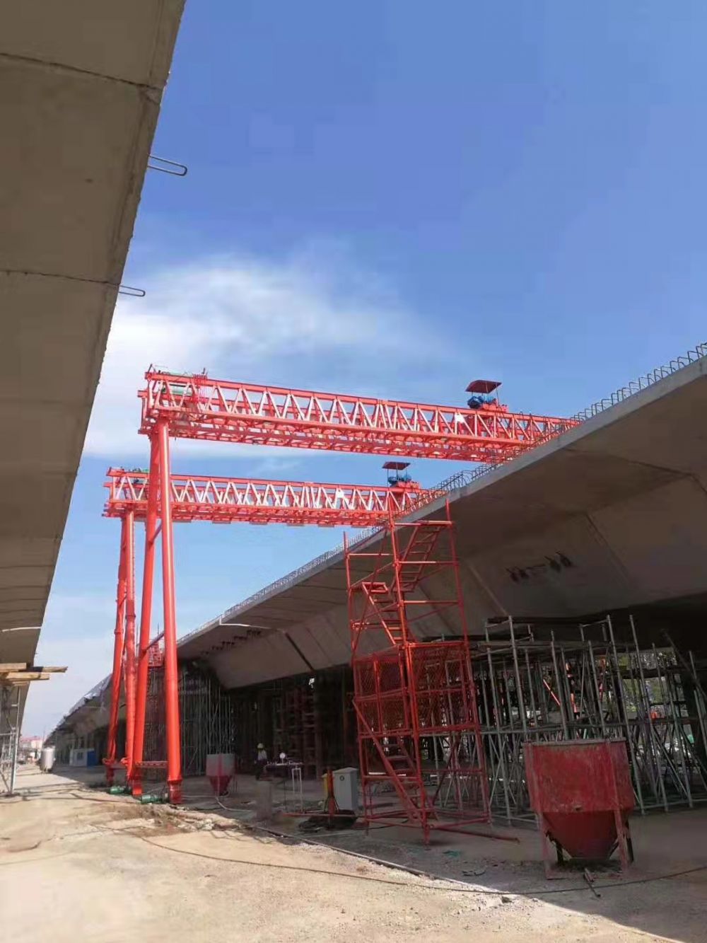 高鐵架橋機(jī)  提梁機(jī)  偏掛門式起重機(jī)  水工起重機(jī) 廠家