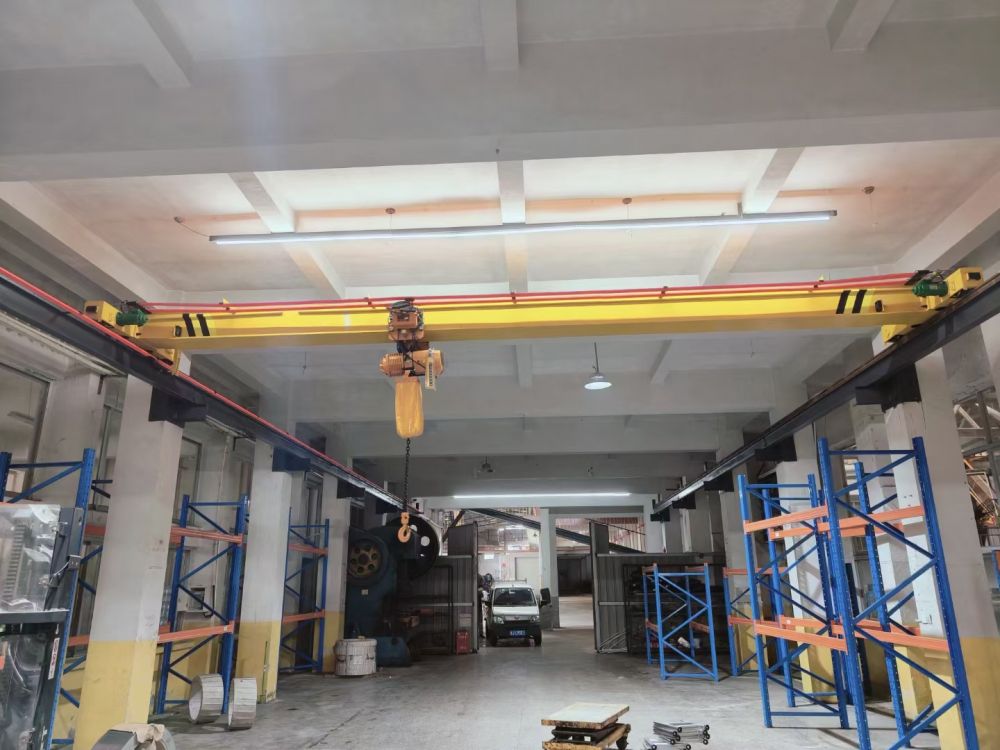 電動(dòng)低凈空單梁起重機(jī)、HD新型吊機(jī)、天車