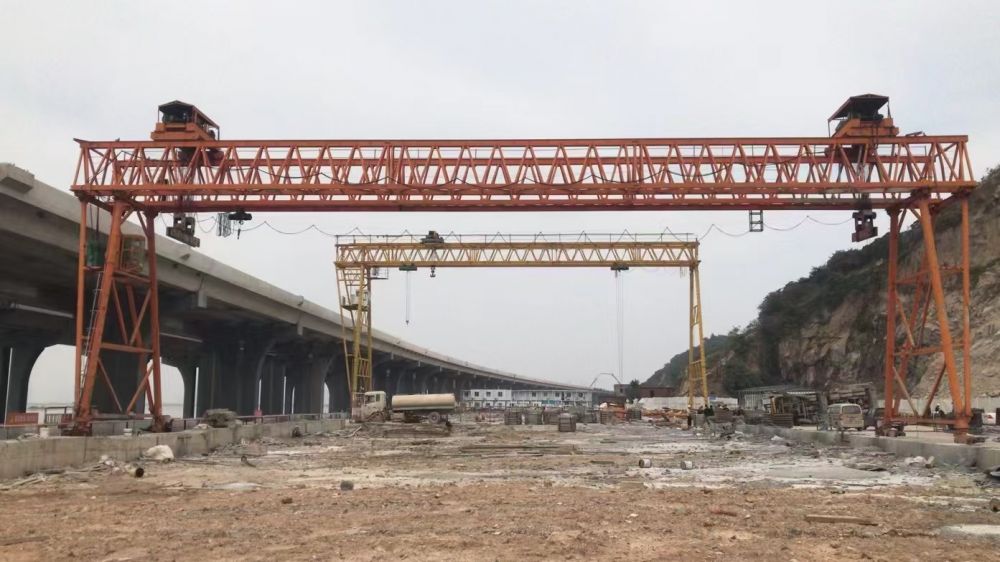 云南昆明架橋機(jī)租賃、提梁機(jī)、工程龍門(mén)吊租賃