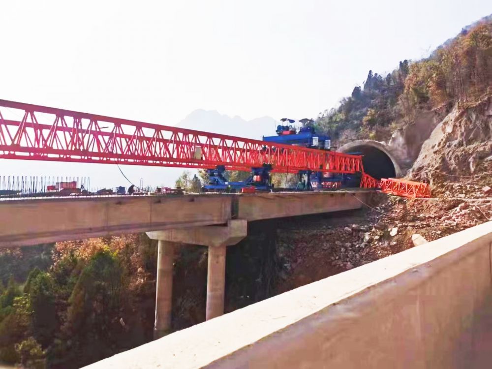 架橋機(jī)生產(chǎn)廠家、架橋機(jī)租賃回收、架橋機(jī)安裝維修