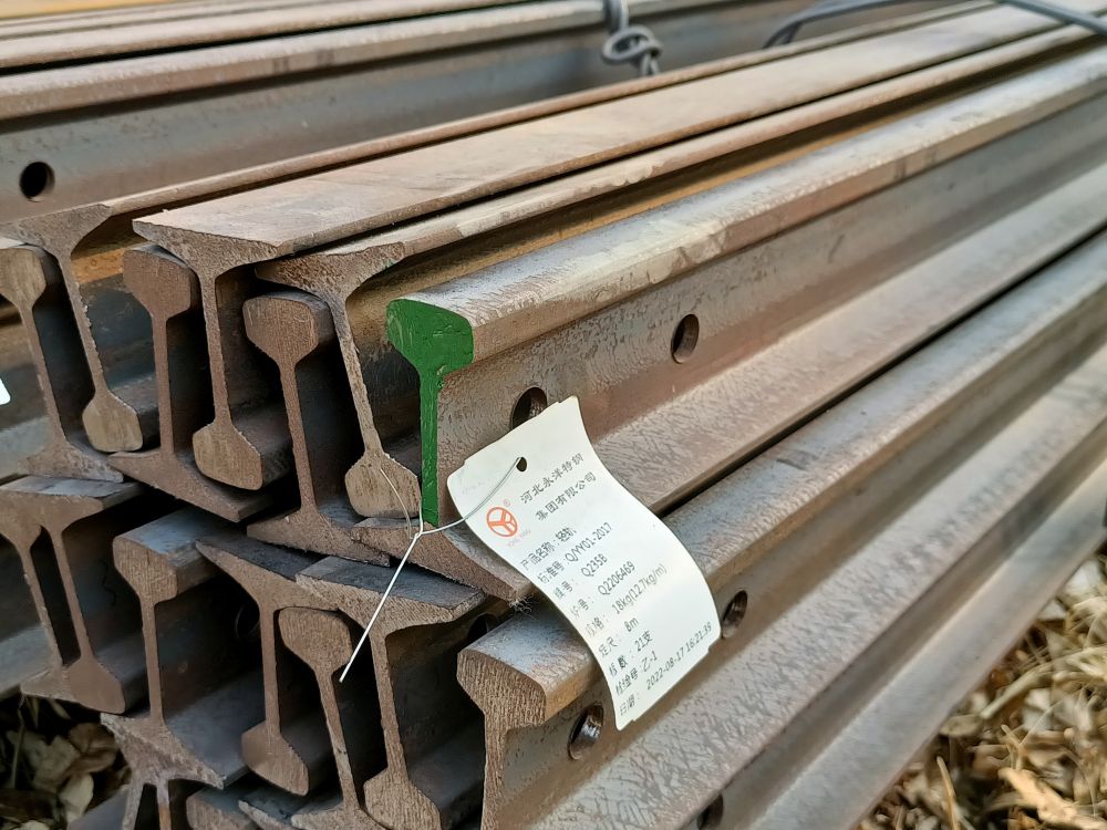 起重機路軌、行車軌道、鋼軌批發(fā)，鋼軌安裝調(diào)整校正
