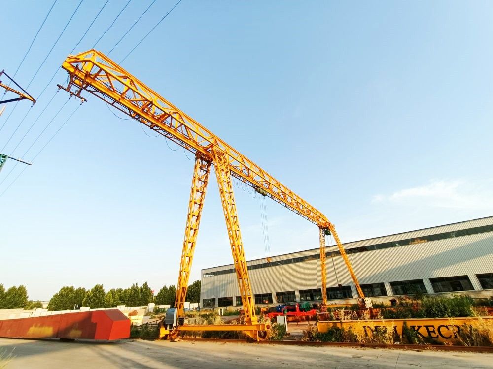 MHE型電動(dòng)葫蘆單梁門式起重機(jī) MHE型電動(dòng)葫蘆單梁門式起重機(jī)
