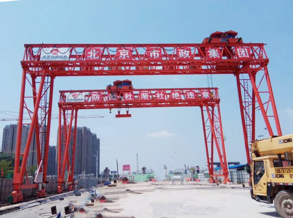邯鄲龍門吊廠家、雙梁門式起重機(jī)圖片、型號(hào)、參數(shù)、價(jià)格